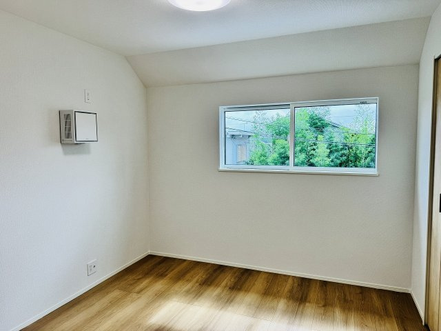 八王子市　西寺方町　新築一戸建て　０２期の子供部屋|～2階5.7帖の洋室です～