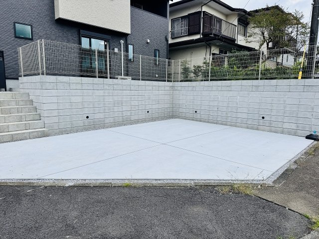 八王子市　西寺方町　新築一戸建て　０２期の駐車場|～並列2台駐車可能カースペース付き～