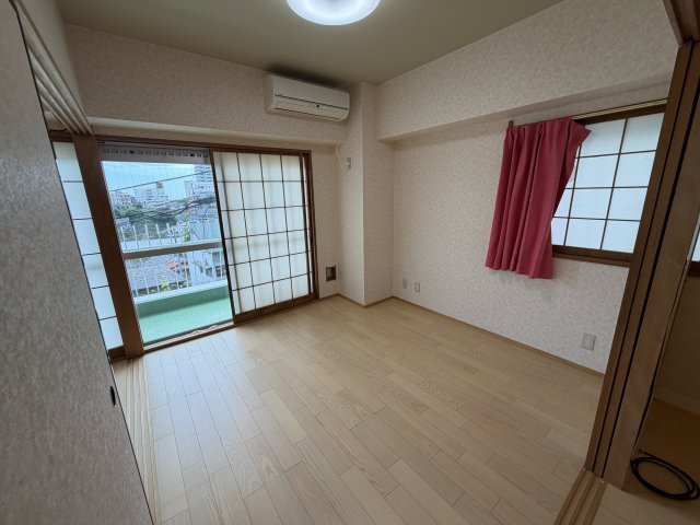 メゾン熱海桃山の洋室