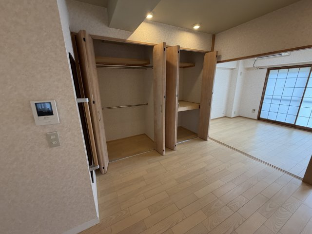 メゾン熱海桃山の収納|モニター付きインターホンあり