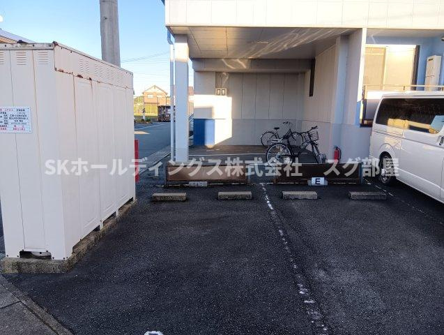 サンライフISAの駐車場