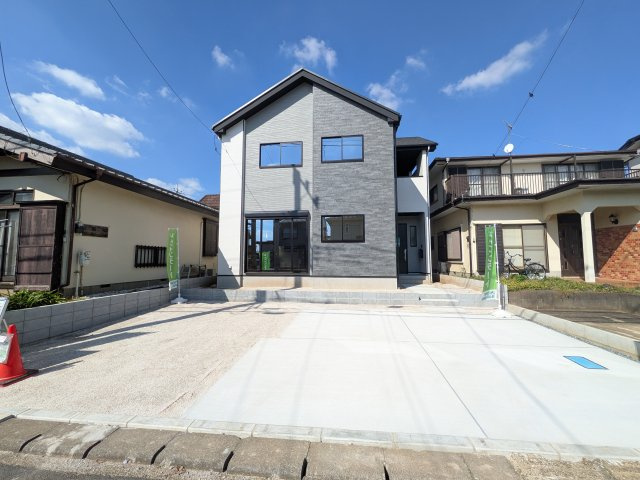牛久市神谷　10期　新築戸建ての前面道路含む現地写真|陽当たりや敷地の広さをご確認できます！
本日のご見学も可能です♪
お気軽にお電話またはお問い合わせください。