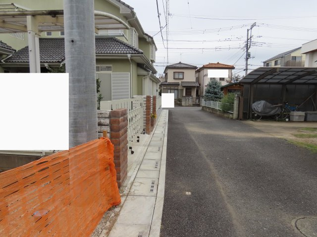 坂戸市中小坂売地の前面道路含む現地写真