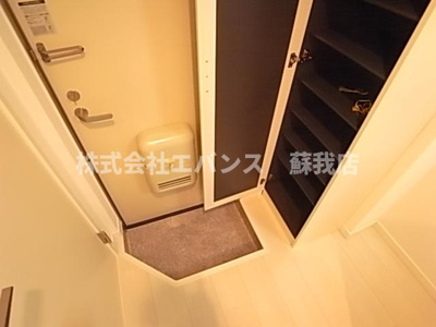 【玄関】 | グランステート千葉 | 明るい玄関です