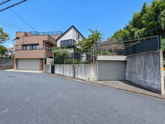 【前面道路含む現地写真】 | ◆麻生区王禅寺東3丁目　中古戸建◆ | ◆土・日・祝日は、当社スタッフによる現地案内会を実施しております。もちろん平日のご案内も可能です。お気軽にご相談ください！！