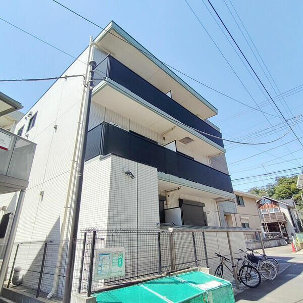 メゾンドゥファミーユ大倉山の外観