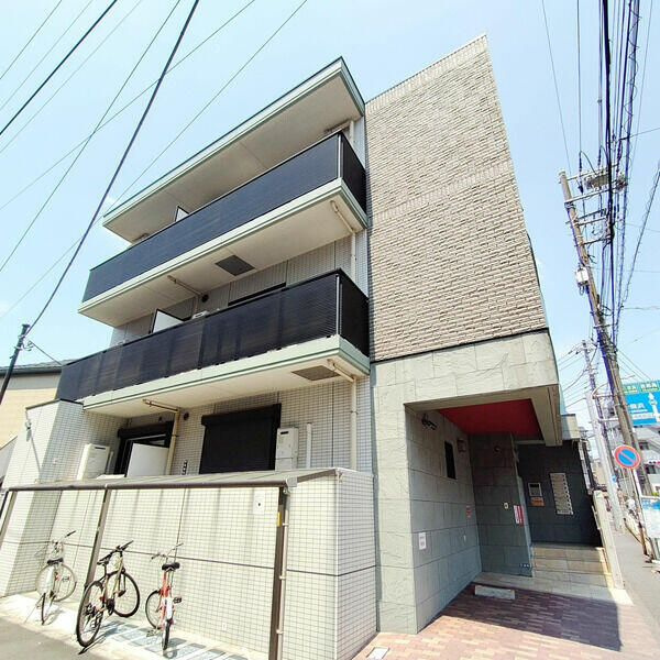 メゾンドゥファミーユ大倉山の外観