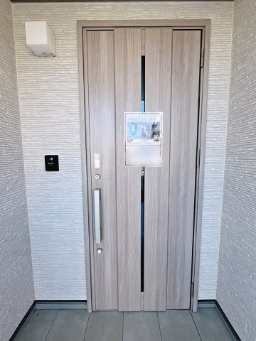 フルールスタイル　郡山市鶴見坦三丁目　薫小・第一中の玄関|モニター付きインターホンで訪問者を確認できるので、防犯対策やプライバシー保護など安心です！