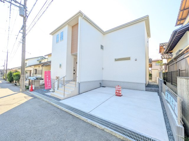牛久市南7丁目　01期　新築戸建ての前面道路含む現地写真|駐車は2台可能です♪