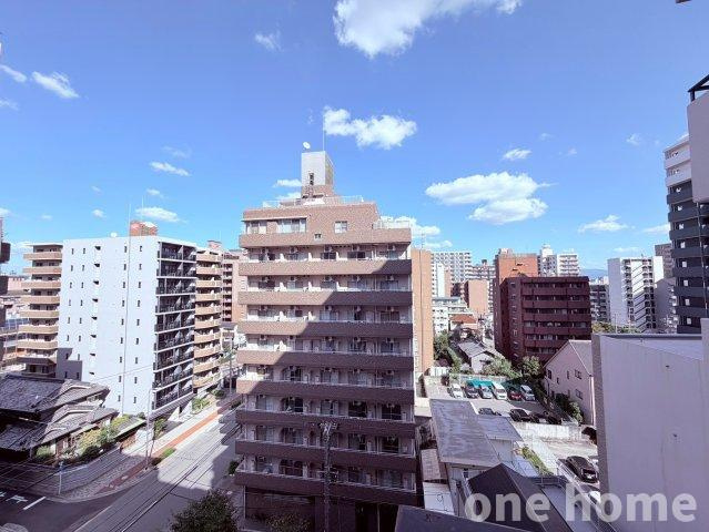 ライオンズマンション新大阪第2の展望|◆東側バルコニーからの眺望です！10階建て8階部分の上層階につき、眺望良好です！天気の良い日は青空をお楽しみいただけます！
