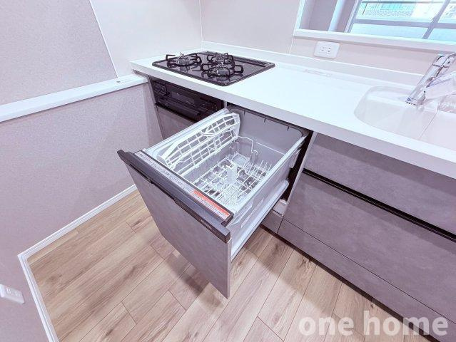 ライオンズマンション新大阪第2の設備|◆時短が叶う♪食器洗浄乾燥機 完備です！ビルトインタイプで作業スペースを圧迫せず、使い勝手良好です！