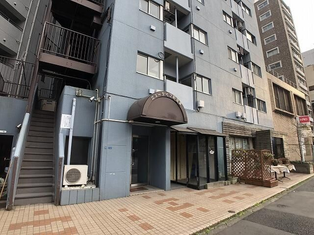 ニューライフ新宿東のエントランス