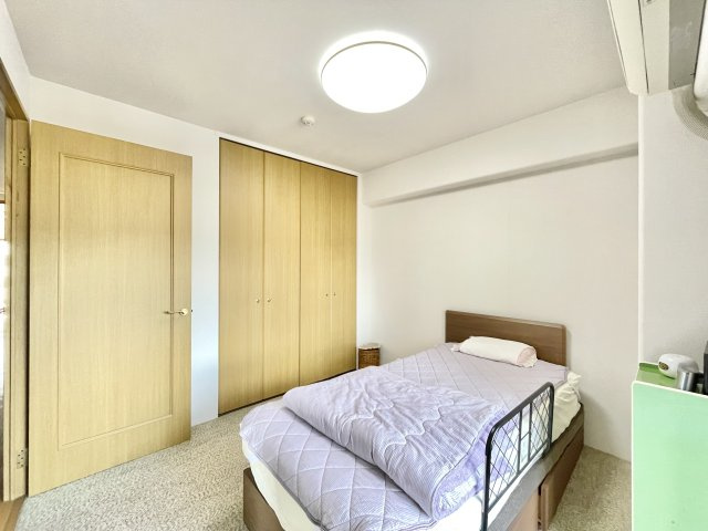 アルファステイツ北本町弐番館の洋室|北西側洋室です。バルコニーに面しており、明るい印象のお部屋です。
