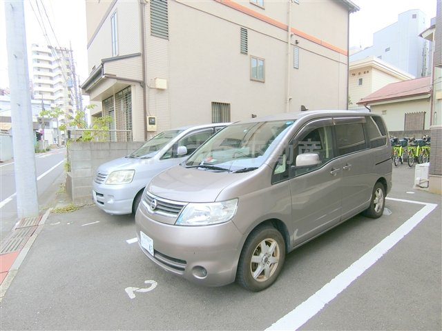 エミネンスの駐車場