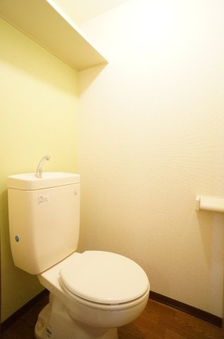 ルミエールＢのトイレ|※反転間取り　205号室写真となります。