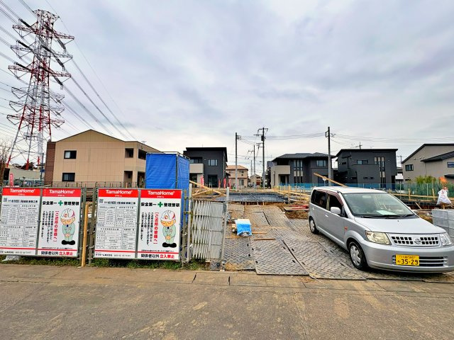 《仲介手数料半額》桶川坂田西Ⅱ　タマタウン　全5棟　　4号棟の前面道路含む現地写真
