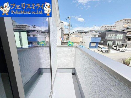 Terrechez　神戸市垂水区桃山台２期　全２棟のバルコニー|■現地写真　１号棟■
広々としたバルコニー♪
洗濯物がたくさん干せます♪