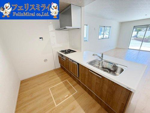 Terrechez　神戸市垂水区桃山台２期　全２棟のキッチン|■現地写真　２号棟■
キッチンのスペースは大変広々としています♪