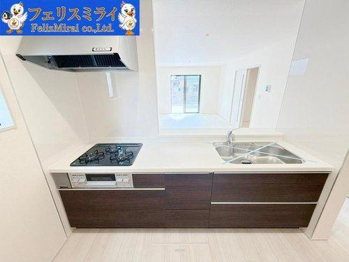 　のキッチン|■現地写真・４号棟■
カウンターキッチンからお子様の様子も見れるので安心ですね♪