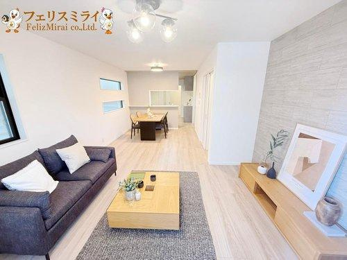 神戸市須磨区大黒町１丁目2-5の居間・リビング|■現地写真■
家具を置いているので生活のイメージがしやすいですね♪