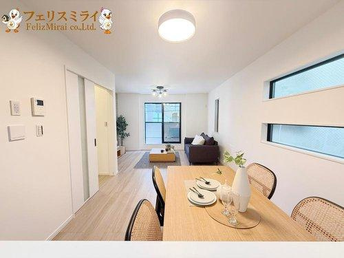 神戸市須磨区大黒町１丁目2-5の居間・リビング|■現地写真■
リビング、キッチン、ダイニングにそれぞれ床暖房が完備しています♪
冬も暖かくて快適にお過ごし頂けます♪