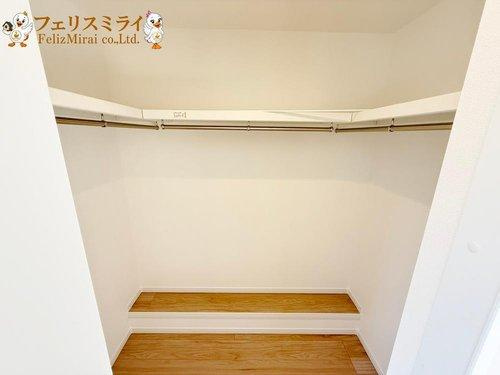 神戸市須磨区大黒町１丁目2-5の収納|■現地写真■
ウォークインクローゼット完備♪
お部屋を広くお使い頂けます♪