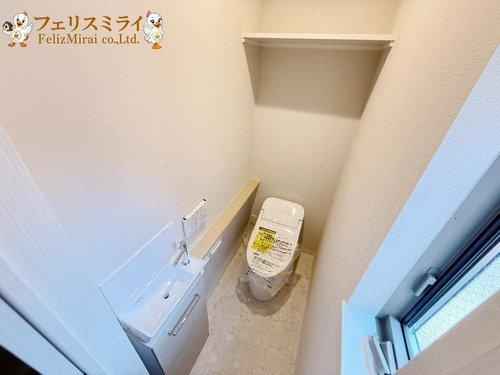 神戸市須磨区行幸町１丁目のトイレ|■現地写真■
節水ウォシュレット♪便ふたオート開閉で清潔＆快適です♪節水機能もありお掃除楽々凸凹も少ないです♪