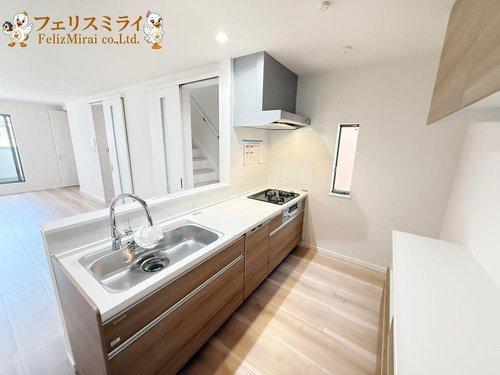 神戸市須磨区行幸町１丁目のキッチン|■現地写真■
天板が広いキッチン♪
お料理が捗ります♪