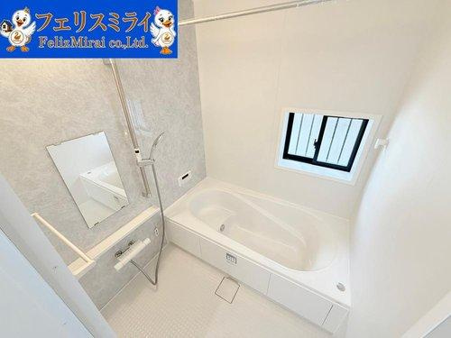 　の浴室|■現地写真・B号棟■
１坪サイズのお風呂となっており、寛げる空間でございます♪
