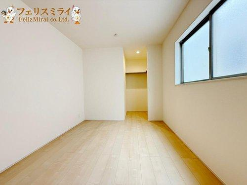 Ｌｉｖｅｌｅ Ｇａｒｄｅｎ　神戸市須磨区北落合２期　全５棟のその他|■現地写真・１号棟■
全部屋に大型収納完備♪