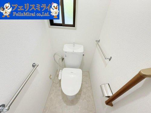 神戸市垂水区舞子台６丁目のトイレ|■現地写真■
手すり付きでバリアフリーのトイレ♪