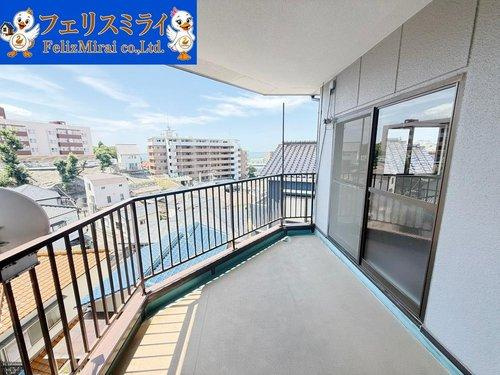 神戸市垂水区舞子台６丁目のバルコニー|■現地写真■
たくさん洗濯物が干せるワイドバルコニー♪