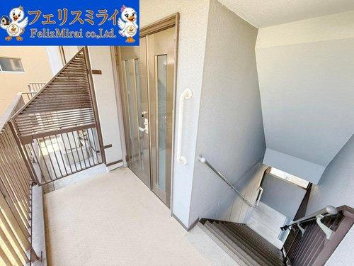 神戸市垂水区舞子台６丁目の玄関|■現地写真■
鍵交換やドア交換もお気軽にご相談ください♪