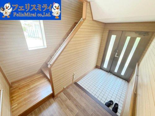 神戸市垂水区舞子台６丁目の玄関|■現地写真■
玄関は広くゆったり♪収納たっぷり◎