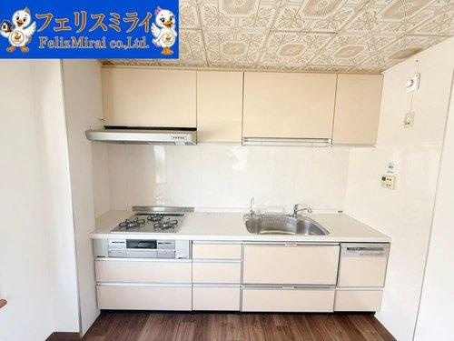 神戸市垂水区舞子台６丁目のキッチン|■現地写真■
天板の広いキッチン◎