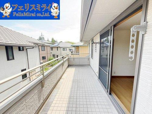 神戸市垂水区清玄町１３－３のバルコニー|■現地写真■
たくさん洗濯物が干せるワイドバルコニー♪