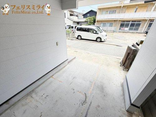 神戸市垂水区北舞子１丁目の駐車場|■現地写真■
ビルトインガレージ♪
道路向かいは月極駐車場です◎
