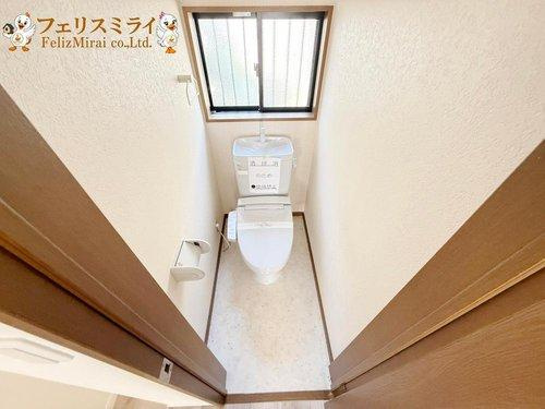 神戸市垂水区青山台３丁目１-２０のトイレ|■現地写真■
窓があり明るいトイレ◎