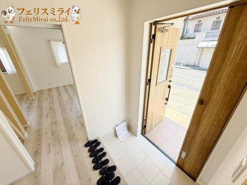 神戸市垂水区青山台３丁目１-２０の玄関|■現地写真■
広々玄関スペース◎