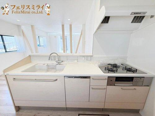 神戸市垂水区青山台３丁目１-２０のキッチン|■現地写真■
天板の広いキッチン♪
食洗器標準装備です♪
