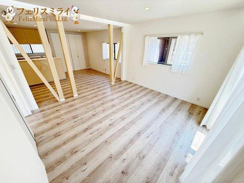 神戸市垂水区青山台３丁目１-２０の居間・リビング|■現地写真■
広々約２２帖のLDK♪