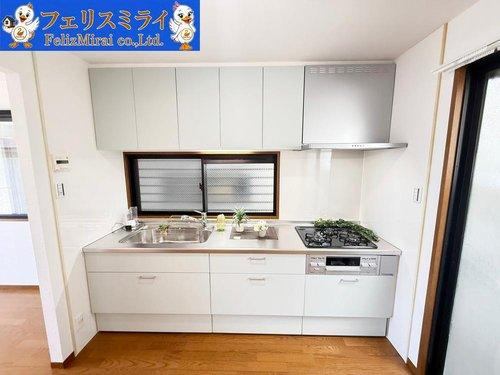 神戸市垂水区乙木２丁目１２-６のキッチン|■現地写真■
新調したキッチン♪広いスペースで調理も楽しくできます◎●