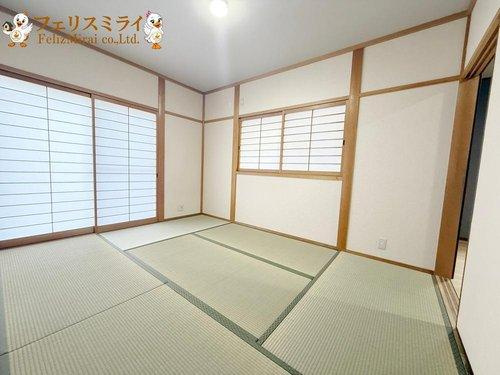 神戸市垂水区下畑町196-24のその他|■現地写真■
１階リビング横に６畳の和室がございます♪