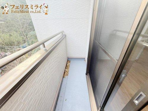神戸市垂水区下畑町196-24のバルコニー|■現地写真■
広々としたバルコニー♪
洗濯物がたくさん干せます♪