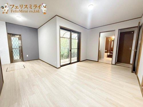 神戸市垂水区下畑町196-24の居間・リビング|■現地写真■
約１２．２帖の日当たり抜群のリビング♪