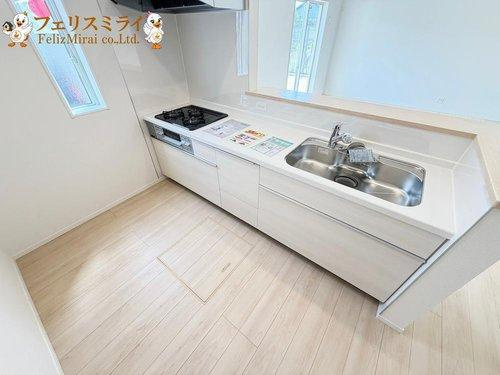 　のキッチン|■現地写真・２号棟■
家族のコミュニティスペースです♪カウンターキッチンからお子様の様子も見れるので安心ですね♪