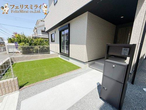 LiGNAGE　神戸市北区広陵町３丁目　１棟の庭|■現地写真■
あると嬉しいお庭スペース♪
カラーモニターインターフォン+宅配ボックス完備♪