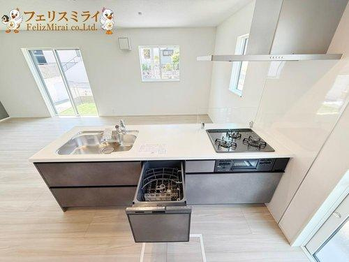 LiGNAGE　神戸市北区広陵町３丁目　１棟のキッチン|■現地写真■
天板が広いキッチン♪
お料理が捗ります♪