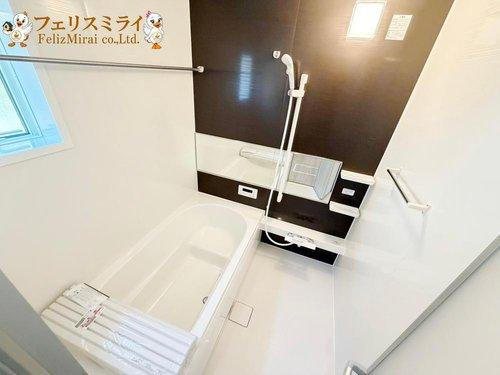 LiGNAGE　神戸市北区広陵町２丁目　１棟の浴室|■現地写真■
１坪タイプの広々とした浴室♪
浴室暖房換気乾燥機完備◎