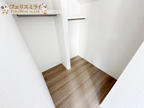 LiGNAGE　神戸市北区広陵町２丁目　１棟の収納|■現地写真■
LDKと洗面化粧台の間にあるファミリークローク♪